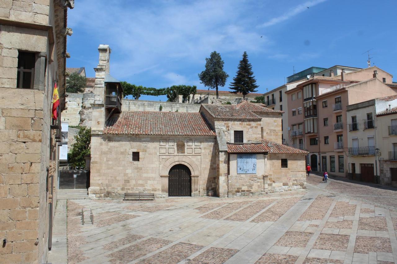 Vut Santa Lucia Apartment Zamora Luaran gambar