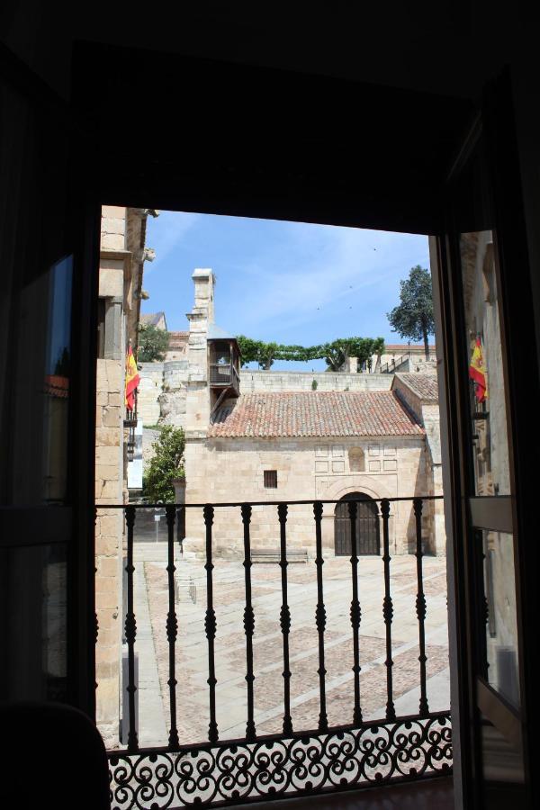 Vut Santa Lucia Apartment Zamora Luaran gambar