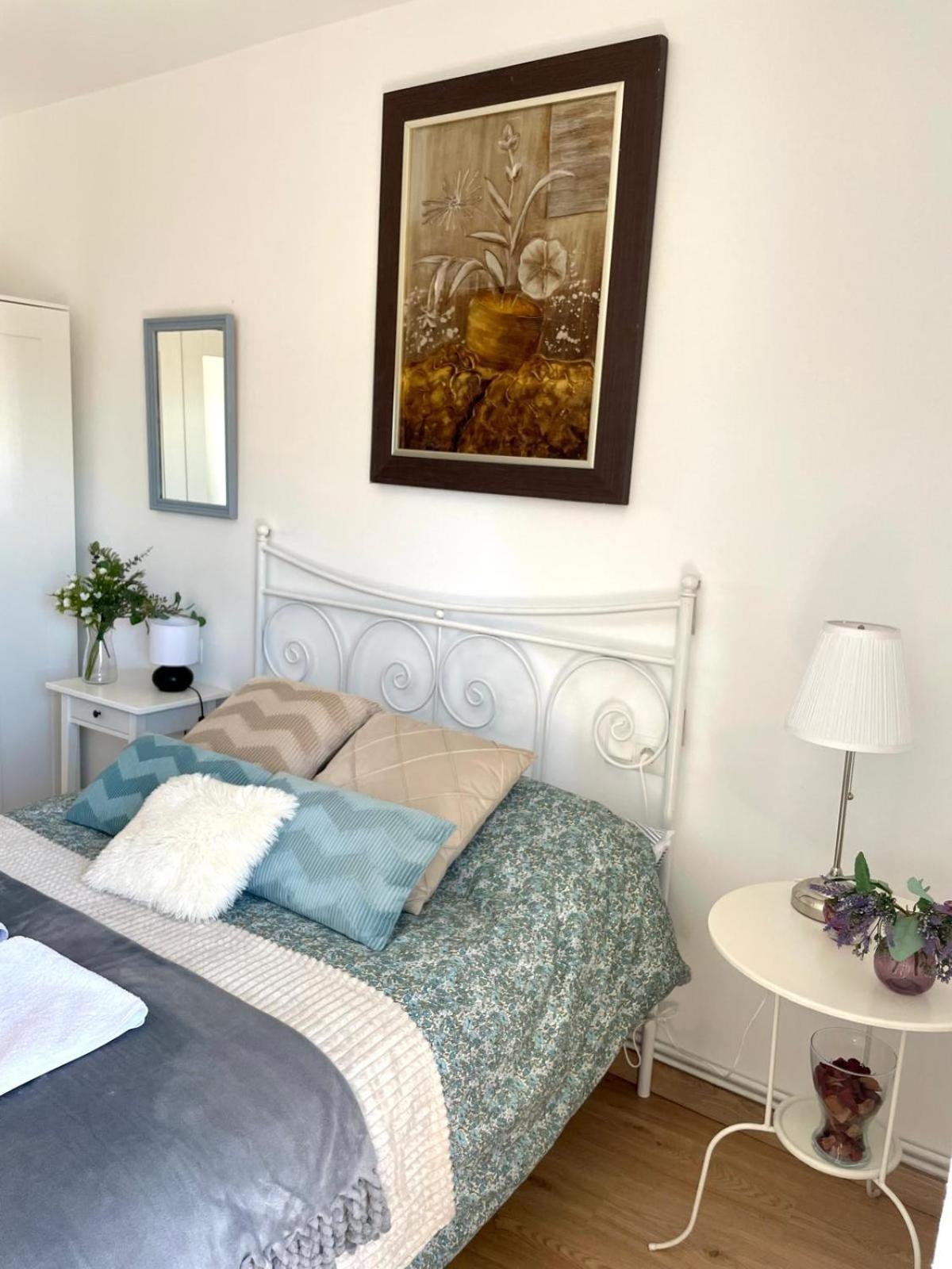 Vut Santa Lucia Apartment Zamora Luaran gambar