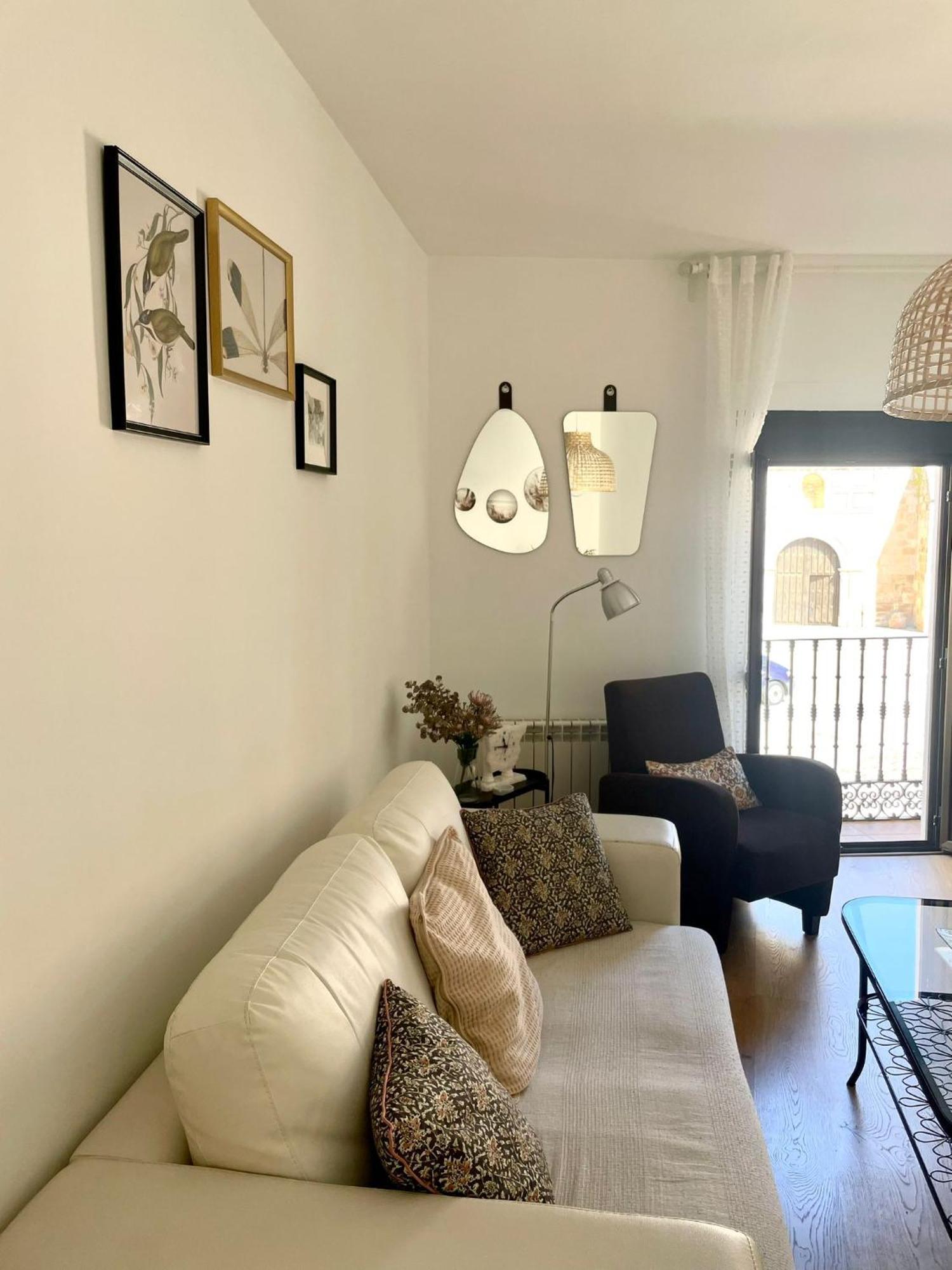 Vut Santa Lucia Apartment Zamora Luaran gambar