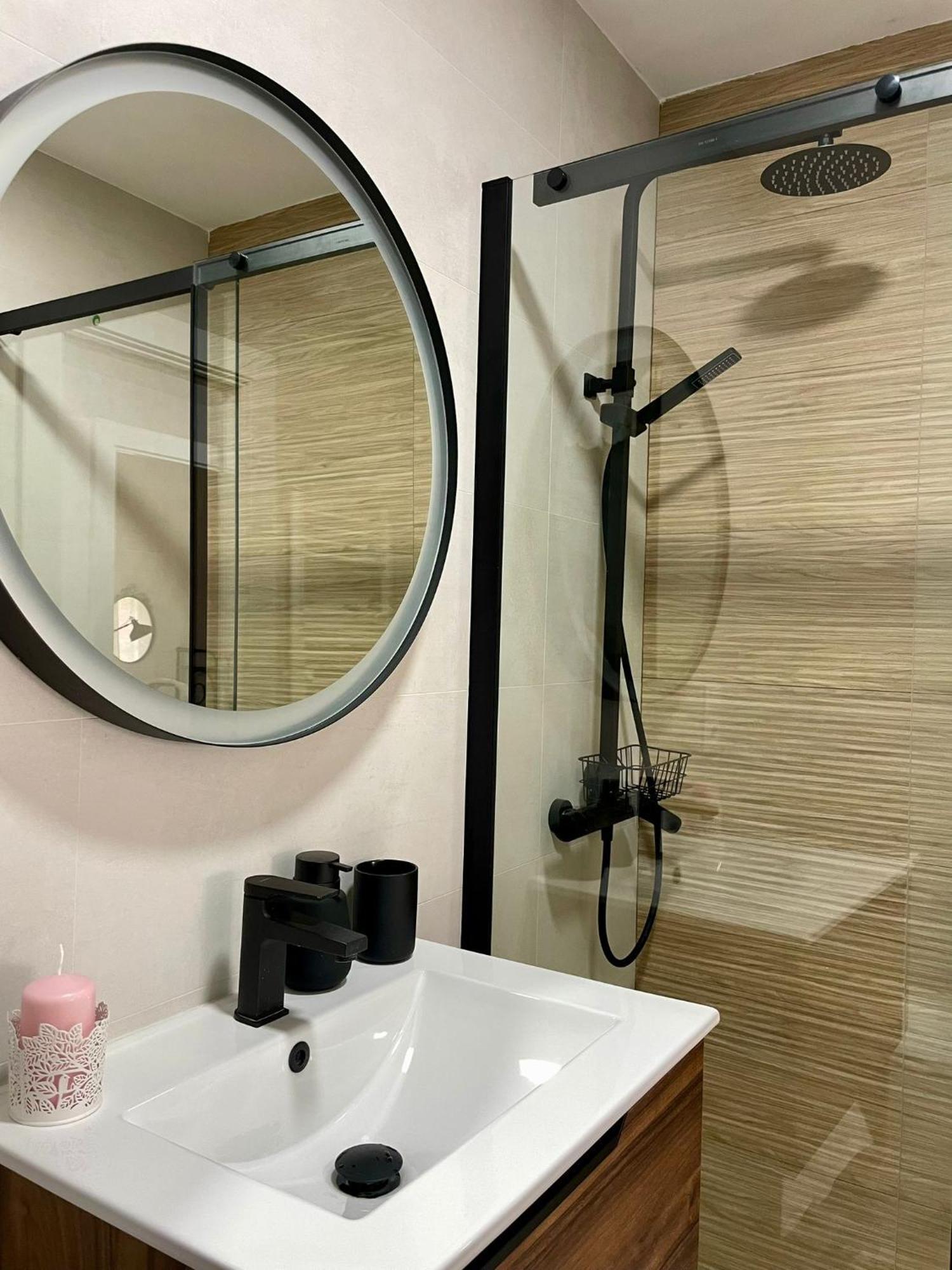 Vut Santa Lucia Apartment Zamora Luaran gambar